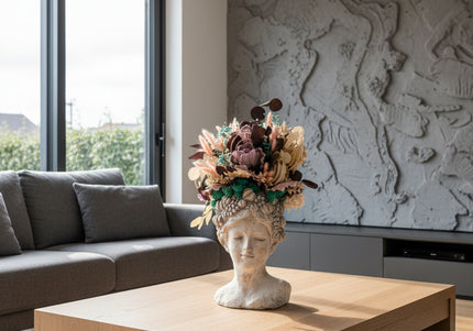 Aranjament floral „Mystic Bloom” în bust sculptural – flori uscate, eucalipt și accente turcoaz