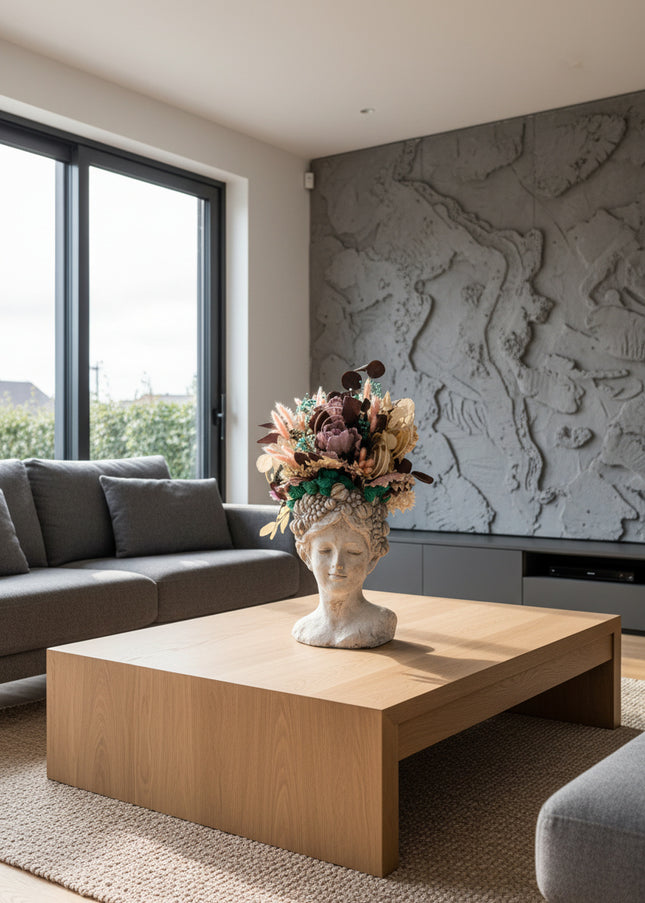 Aranjament floral „Mystic Bloom” în bust sculptural – flori uscate, eucalipt și accente turcoaz