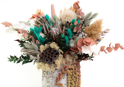 Aranjament Floral „Emerald & Earth” în Vază Ceramică Înaltă – Decor Premium cu Protea, Eucalipt Arămiu și Accente Turcoaz