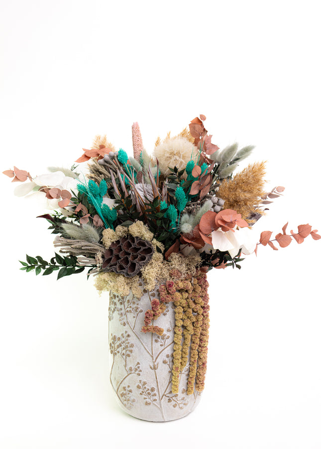 Aranjament Floral „Emerald & Earth” în Vază Ceramică Înaltă – Decor Premium cu Protea, Eucalipt Arămiu și Accente Turcoaz