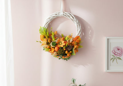 Coroniță Handmade „Autumn Glow” – Aranjament Floral pe Bază de Răchită Albă cu Flori de Dovleac și Spice