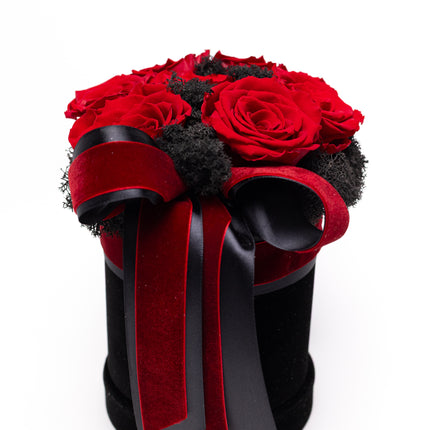 Aranjament Lux 7 Trandafiri Criogenați Roșii, Cutie Catifea