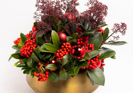 Aranjament Lux FloraArt cu Skimmia în Vas de Cupru