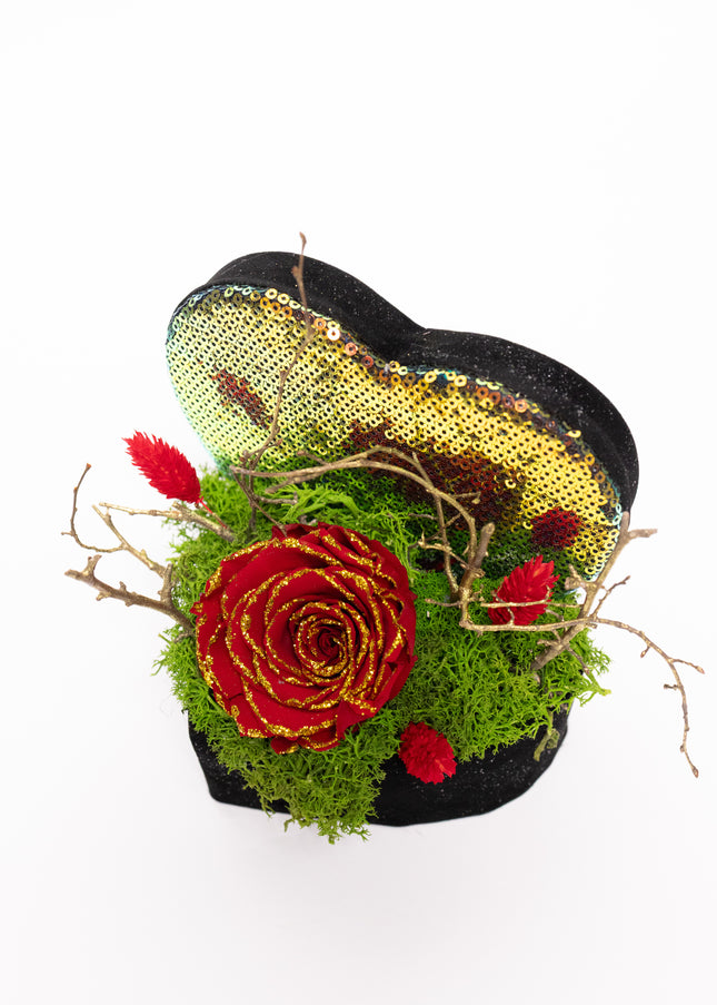 Aranjament Inimă Paiete & Catifea, Trandafir Criogenat Roșu cu Aur