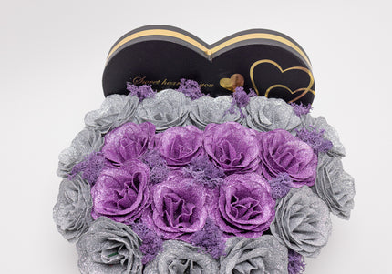 Aranjament "Violet Glamour" în Cutie Inimă Neagră
