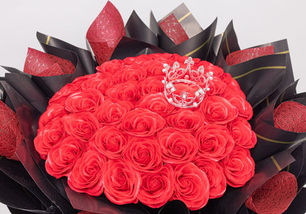 Buchet Gigant "Royal Crimson" cu 79 Trandafiri și Coroană