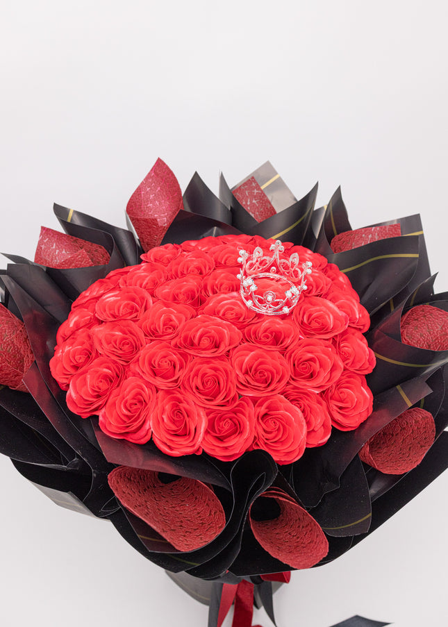 Buchet Gigant "Royal Crimson" cu 79 Trandafiri și Coroană