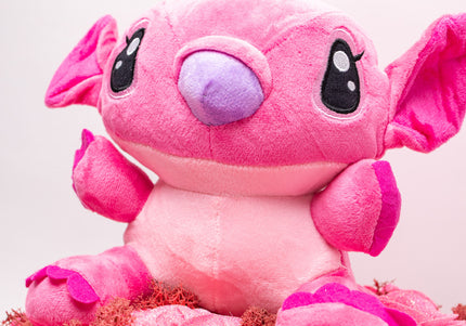 Aranjament Cutie Roz cu 23 Trandafiri & Pluș Stitch (Angel)