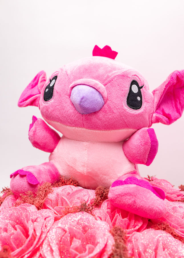 Aranjament Cutie Roz cu 23 Trandafiri de Săpun & Pluș Stitch (Angel)