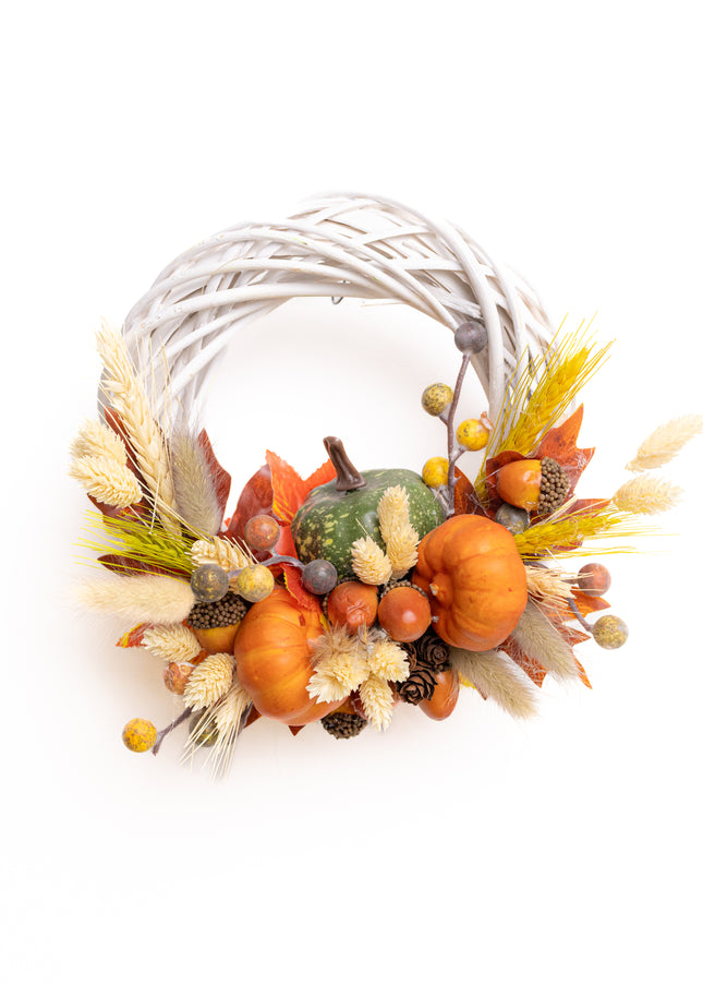 Coroniță Handmade „Autumn Bounty” – Decor de Toamnă cu Mini-Dovleci, Spice și Frunze Ruginii pe Răchită Albă