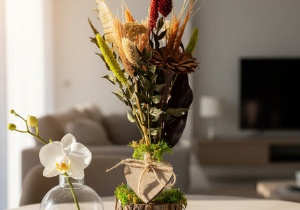Mini-Aranjament Floral „Rustic Harvest” în Suport de Scoarță – Decor cu Flori Uscate, Grâu și Accente Bordo