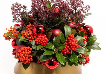 Aranjament Lux FloraArt cu Skimmia în Vas de Cupru