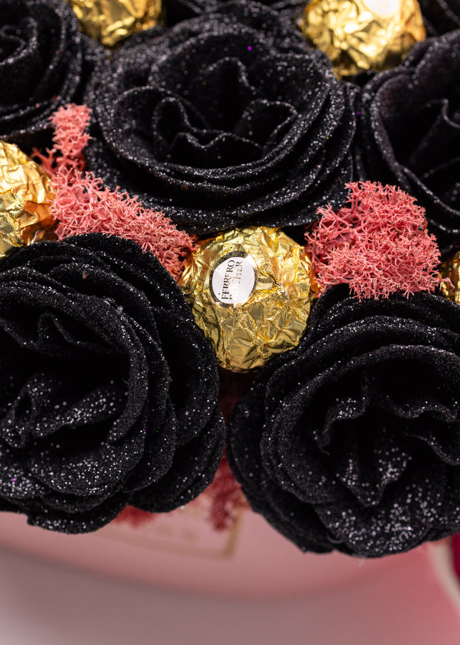 Aranjament Inimă 31 Trandafiri Săpun Negri (Glitter), Șampanie & Ursulet