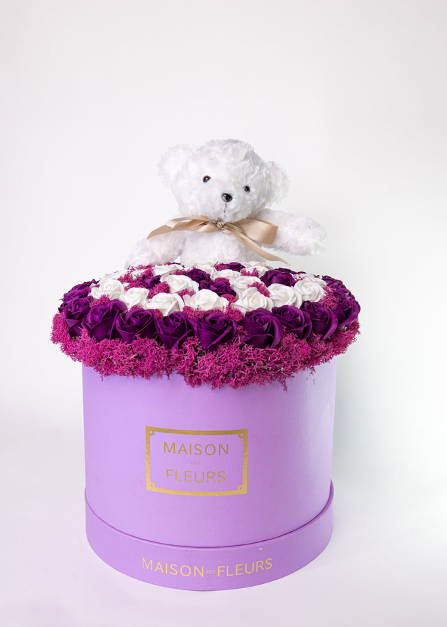 Aranjament Lux Trandafiri Săpun Mov-Alb, Ursulet Pufos
