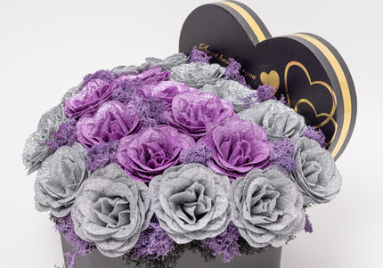 Aranjament "Violet Glamour" în Cutie Inimă Neagră