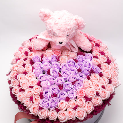 Aranjament Lux Trandafiri Săpun Roz & Lila, Ursulet Gri