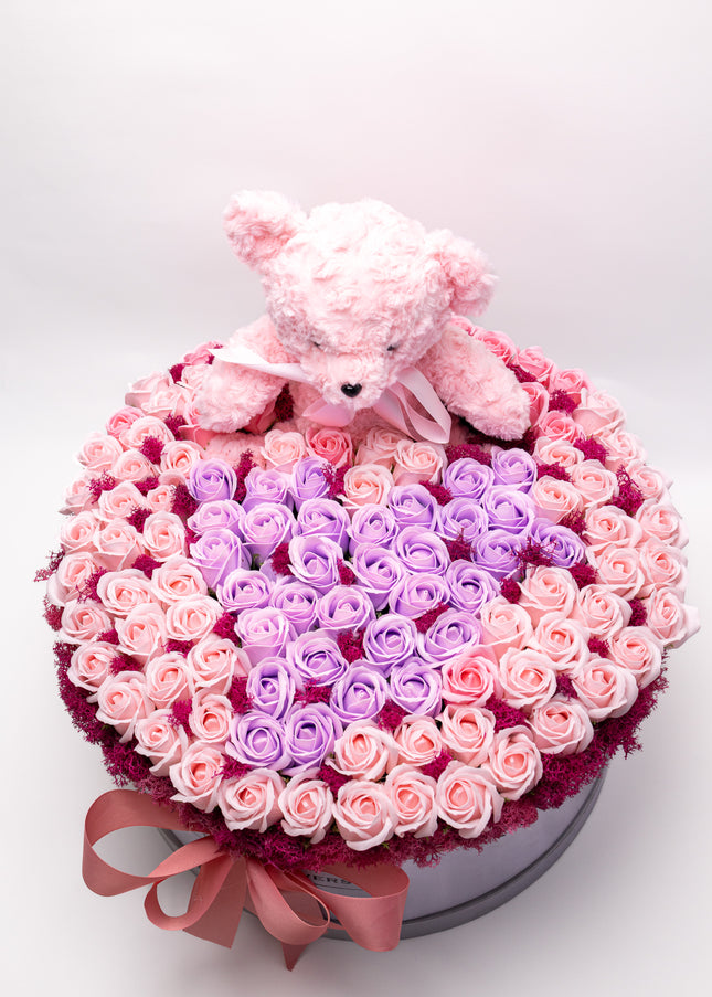 Aranjament Lux Trandafiri Săpun Roz & Lila, Ursulet Gri