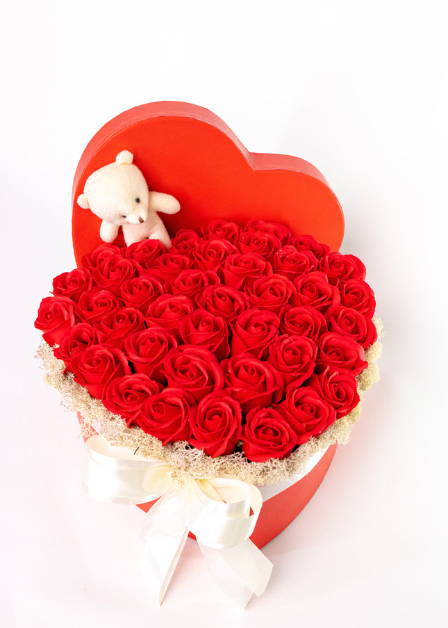 Aranjament Inimă Lux Trandafiri Săpun Roșii, Ursulet Alb