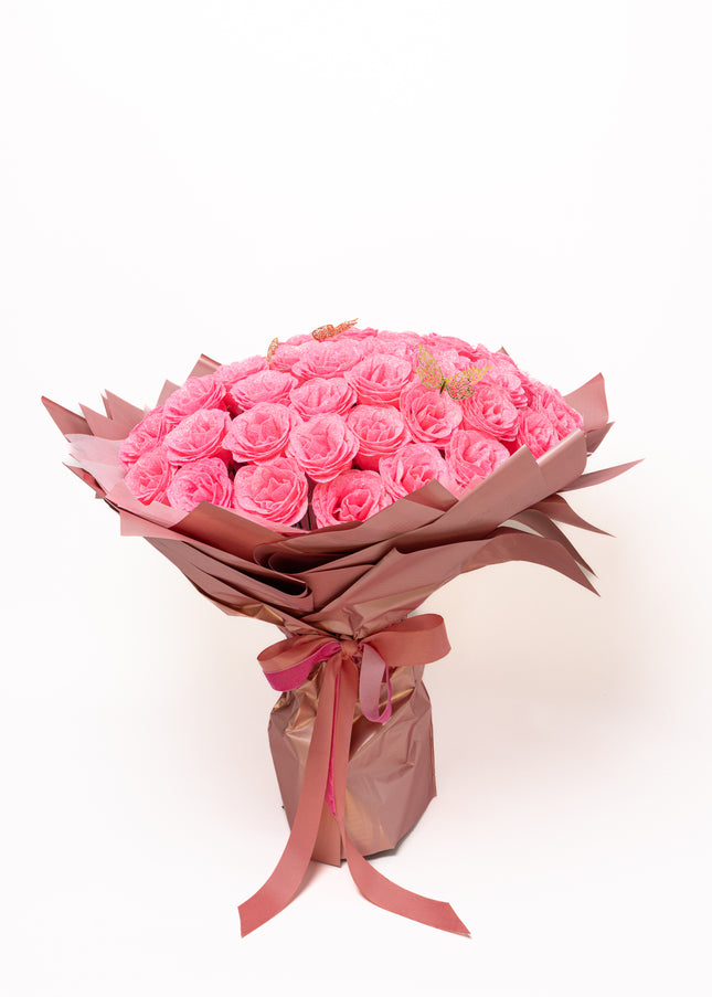 Buchet Gigant "Pink Sparkle" cu 99 Trandafiri și Fluturi