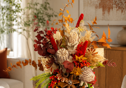 Aranjament floral „Autumn Flame” – compoziție în tonuri calde de toamnă