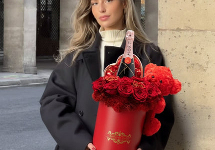Aranjament Lux 19 Trandafiri Criogenați, Moët, Ursulet & Praline