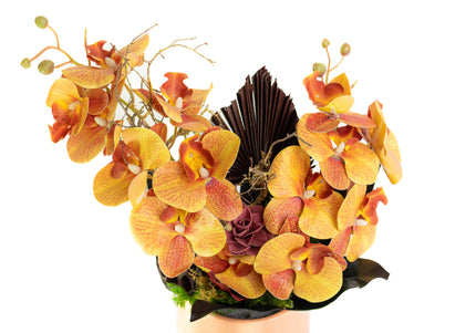 Aranjament Floral „Orchid Sunset” în Vas Ceramic – Compoziție Premium cu Orhidee Portocalii, Licheni și Accente Exotice