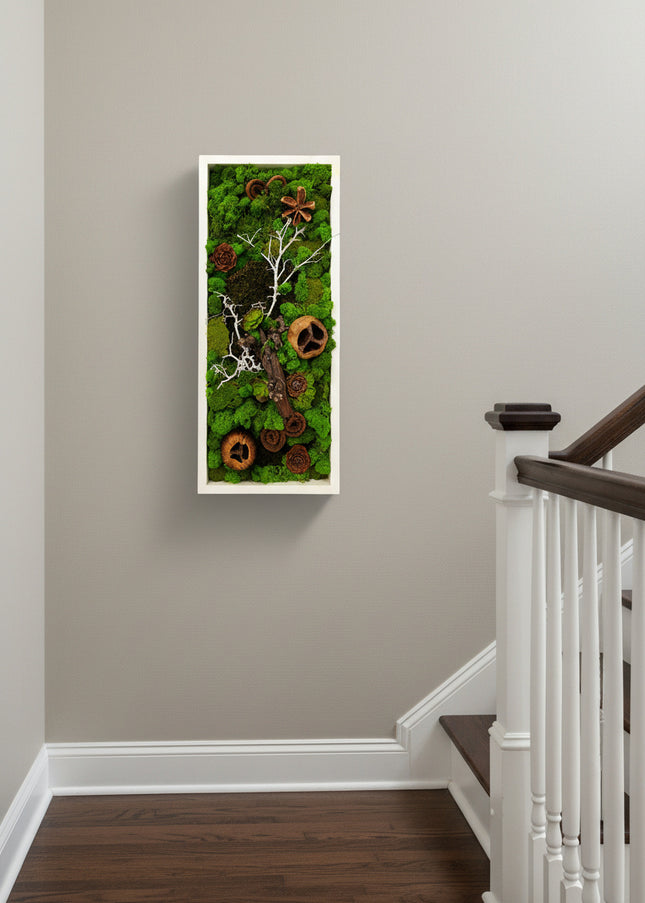 Tablou Biophilic „Forest Moss Panorama” – Panou Decorativ Handmade cu Mușchi, Licheni Stabilizați și Elemente de Pădure