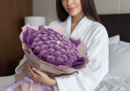 Buchet Gigant "Lavender Majesty" cu 101 Trandafiri și Tiară