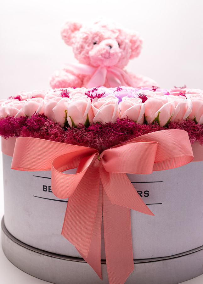 Aranjament Lux Trandafiri Săpun Roz & Lila, Ursulet Gri