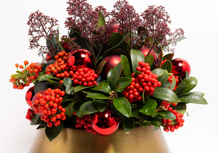 Aranjament Lux FloraArt cu Skimmia în Vas de Cupru