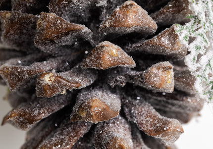 Ornament de Crăciun Premium „Snowy Giant Pinecone”