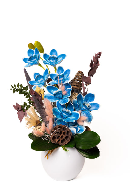 Aranjament floral „Azure Bloom” în vas ceramic – orhidee albastre și accente naturale