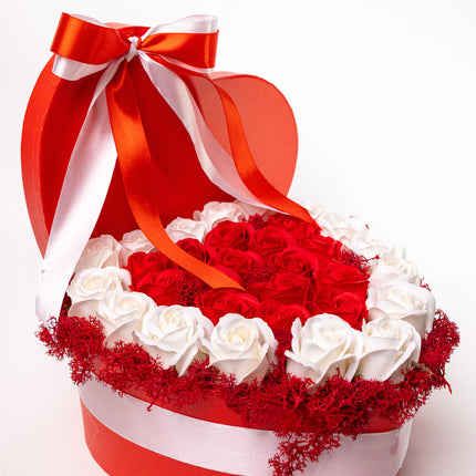 Aranjament Inimă Lux Trandafiri Săpun Roșu-Alb & Fundă