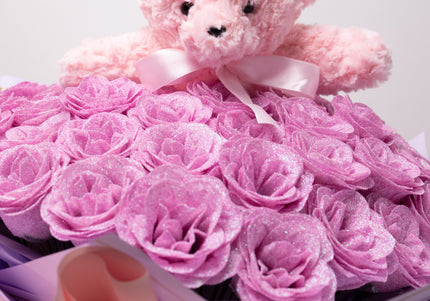 Buchet de Lux „Amethyst Bear Hug” cu 101 Trandafiri Sclipitori