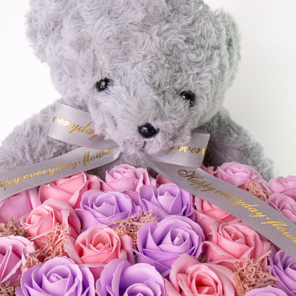 Aranjament Lux Trandafiri Săpun Roz, Ursulet Catifea