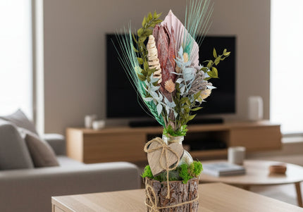 Aranjament Floral „Soft Serenity” pe Bază de Lemn – Creație Handmade cu Protea Roz, Palmier Pastel și Accente Turcoaz