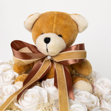 Aranjament Lux Trandafiri Săpun Albi și Ursulet Catifea