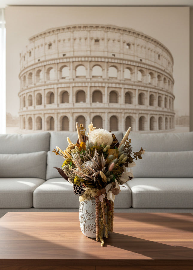 Aranjament Floral „Autumn Majesty” în Vază Ceramică Texturată – Compoziție Premium cu Protea King, Banksia și Accente Aurii