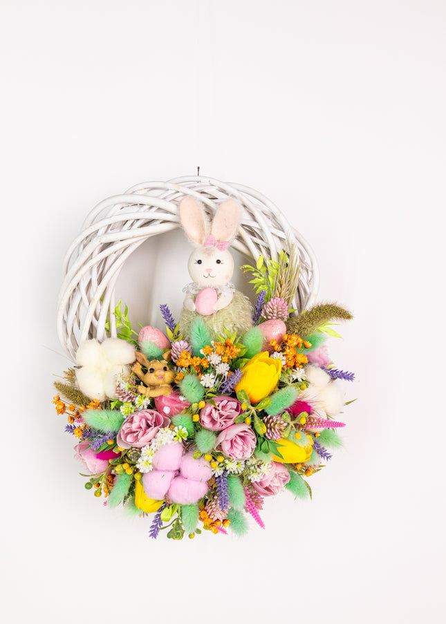 Coroniță florală de Paște „Sweet Bunny” – decor festiv cu iepuraș, flori pastel și accente jucăușe