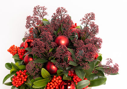 Aranjament Lux FloraArt cu Skimmia în Vas de Cupru