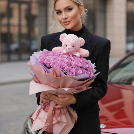 Buchet de Lux „Amethyst Bear Hug” cu Trandafiri Sclipitori