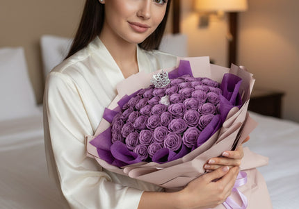 Buchet Gigant "Lavender Majesty" cu 101 Trandafiri și Tiară