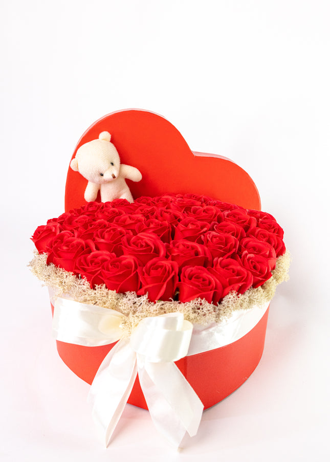 Aranjament Inimă Lux Trandafiri Săpun Roșii, Ursulet Alb