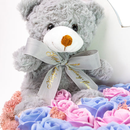 Aranjament Inimă Lux Trandafiri Roz-Albastru & Ursuleț