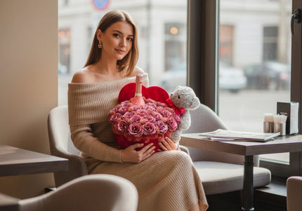 Aranjament Inimă Catifea, 31 Trandafiri Roz Glitter, Șampanie & Ursuleț