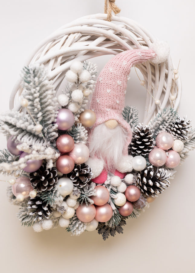 Coroniță Crăciun "Pink Gnom" pe Lemn Natural Împletit