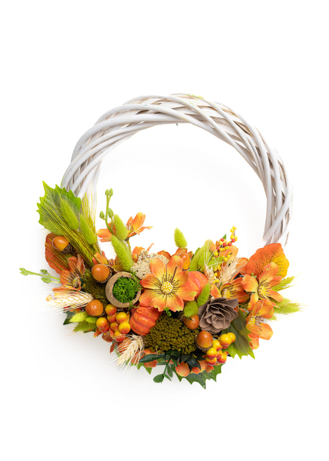 Coroniță Handmade „Autumn Glow” – Aranjament Floral pe Bază de Răchită Albă cu Flori de Dovleac și Spice