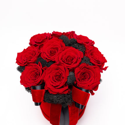 Aranjament Lux 11 Trandafiri Criogenați Roșii, Cutie Catifea