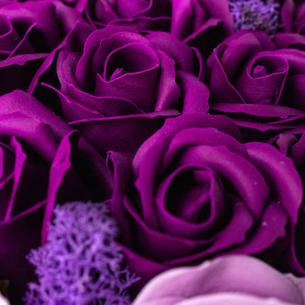 Aranjament Lux Trandafiri Săpun Violet-Roz, Ursulet Gri