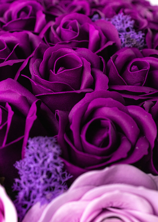 Aranjament Lux Trandafiri Săpun Violet-Roz, Ursulet Gri